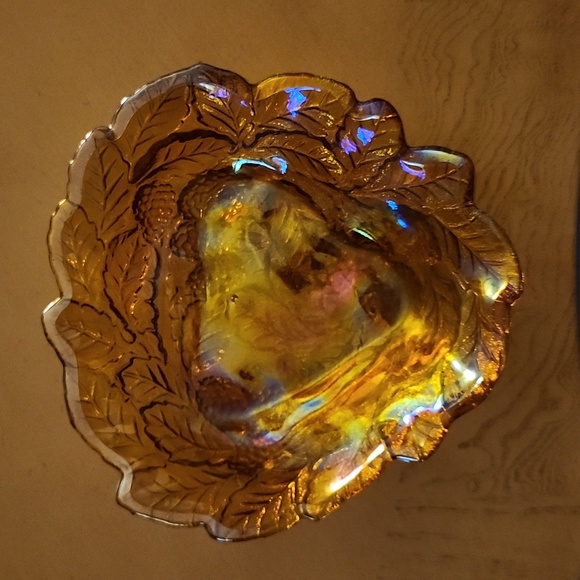 Vintage Amber Iridescent Carnival Glass Grape Pattern Bowl Dish 7" Diameter - Picture 6 of 7